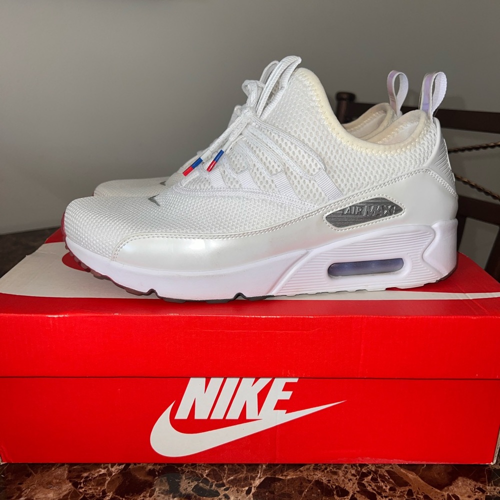 Men’s Nike Air Max 90 EZ White Rainbow Sole Size 8